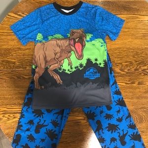 Jurassic World Kid’s Pajama Set, short sleeve top and long pants Size Large